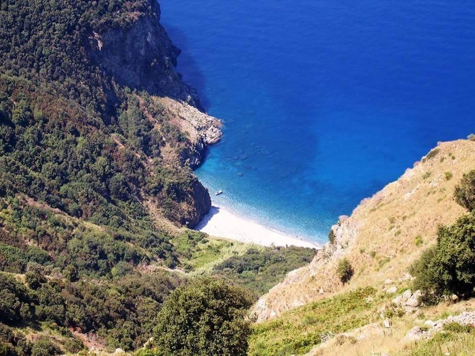 What to see in Italy: Cala Leone 